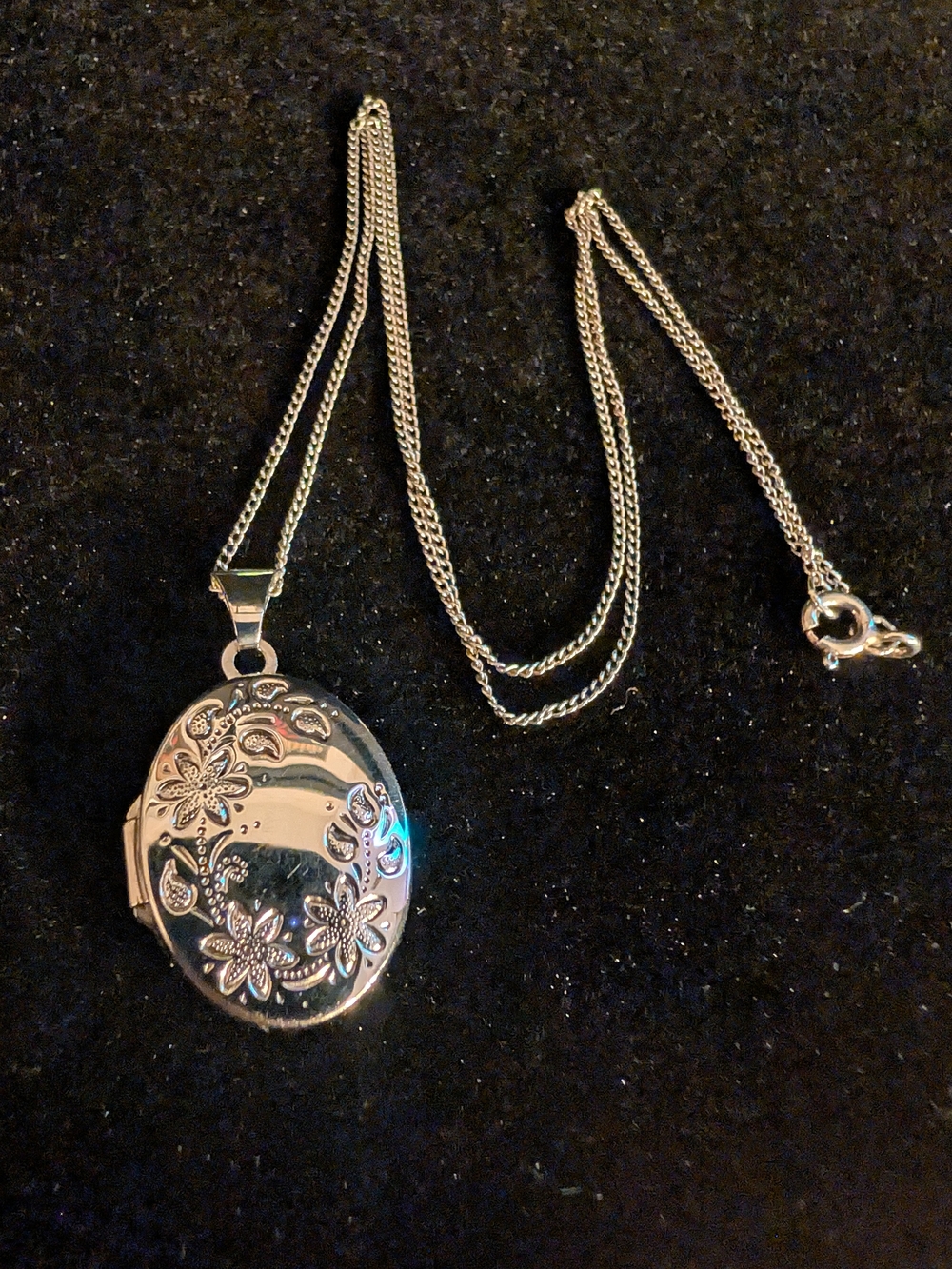 Michael Hill 925 Sterling Silver Floral Oval Locket Necklace w/ Box